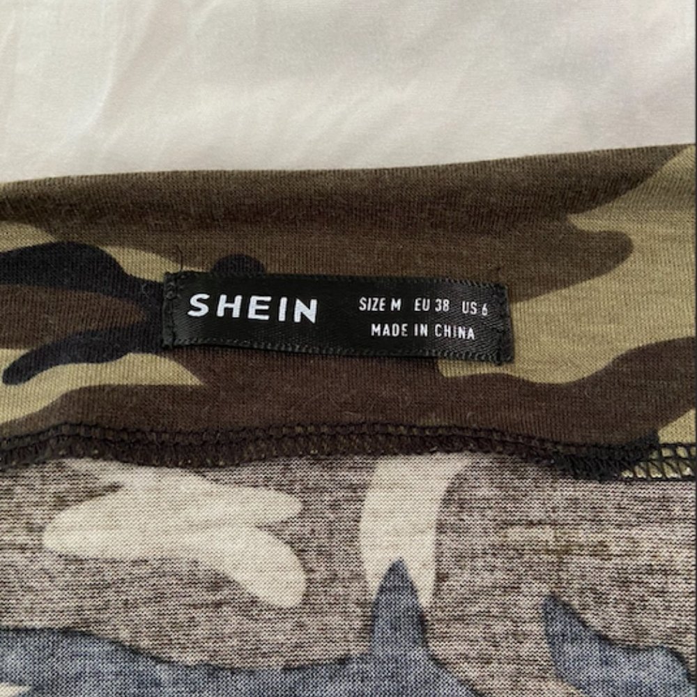Camo Crop Top - Picture 2 of 3